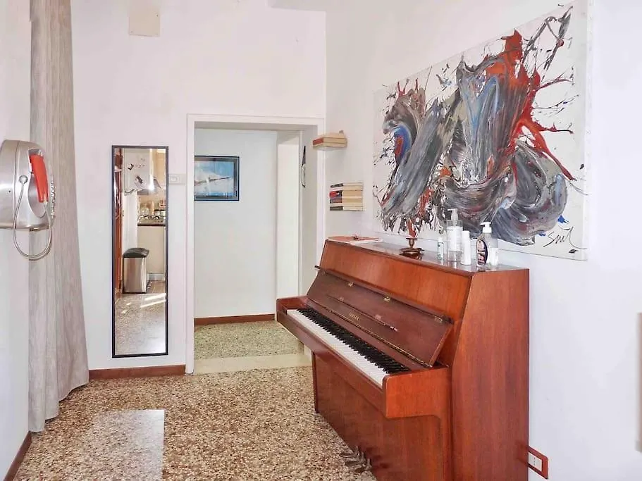 Bright Channel View Apartment Venice
