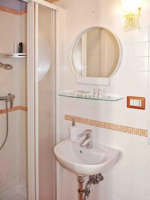 Bright Channel View Apartment Venice 0*,