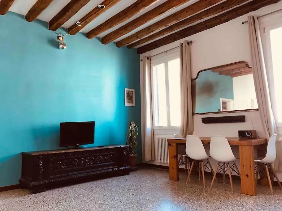 Bright Channel View Apartment Venice