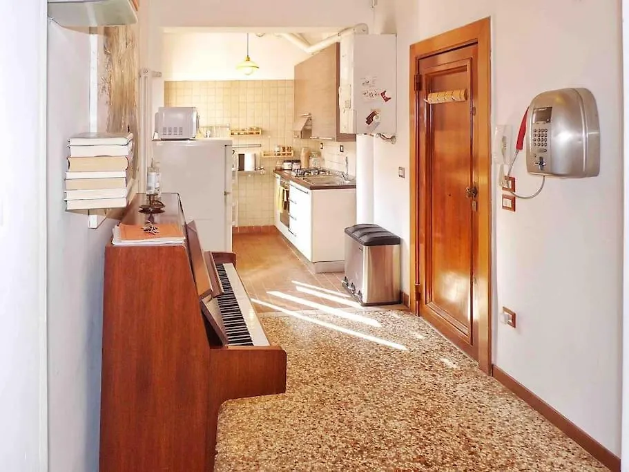 Bright Channel View Apartment Venice