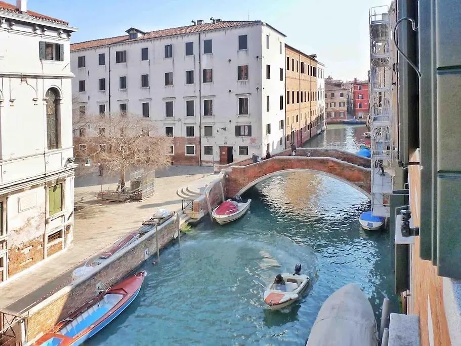 Bright Channel View Apartment Venice 0*,