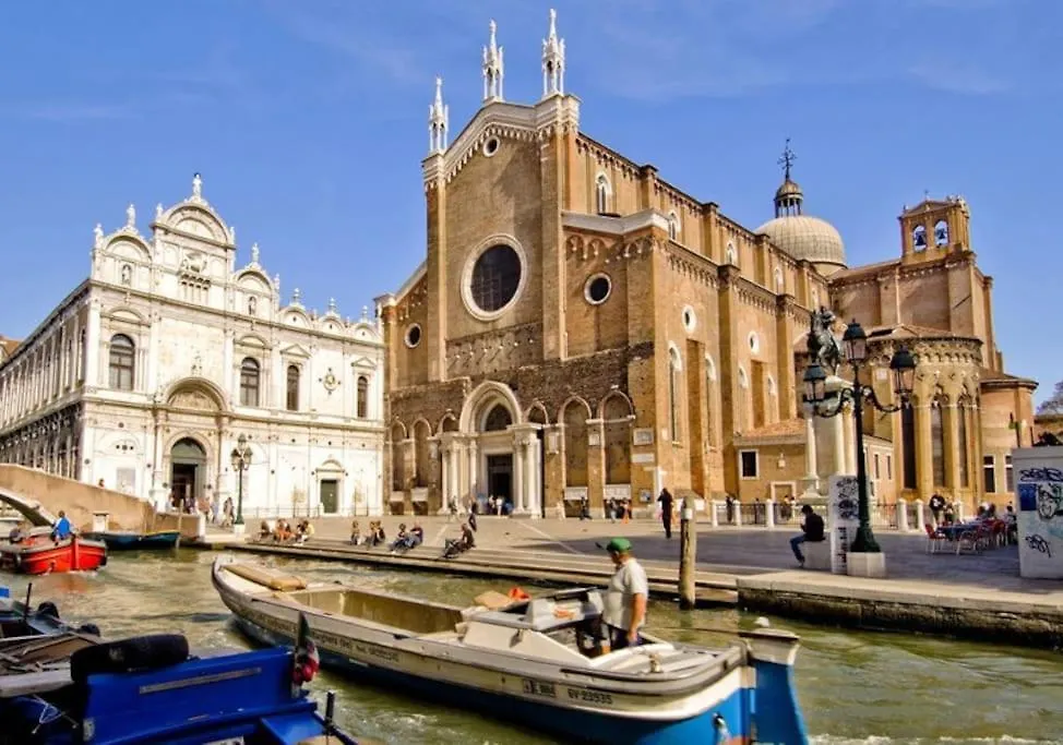 Bright Channel View Apartment Venice