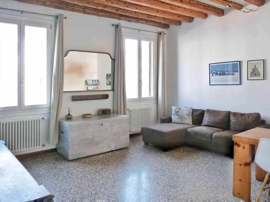Bright Channel View Apartment Venice