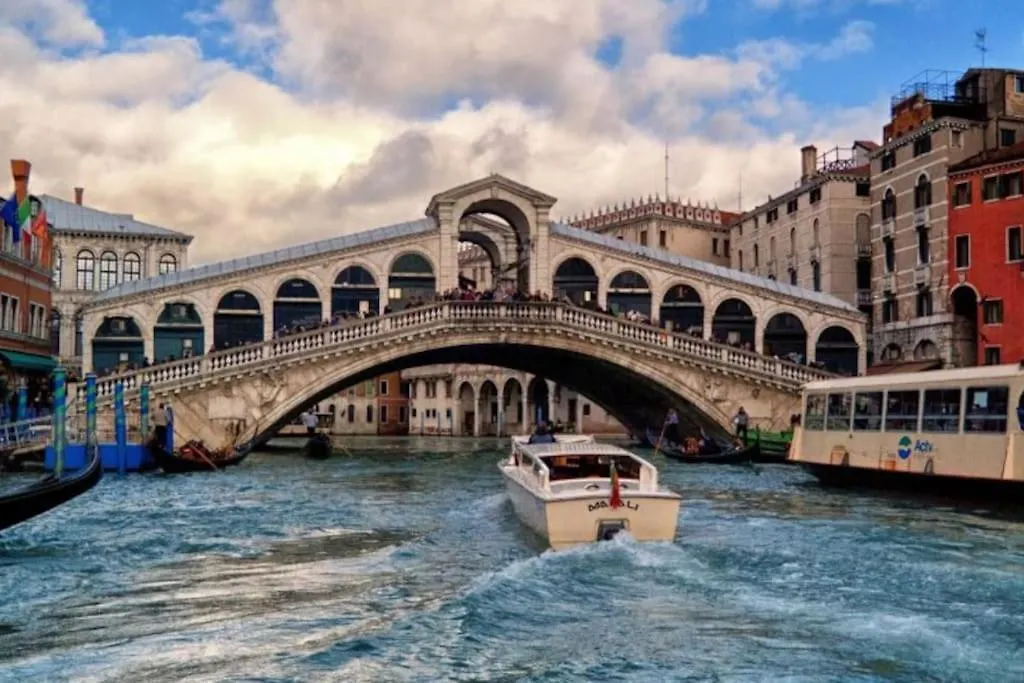 Bright Channel View Apartment Venice